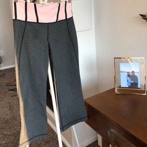 Lululemon gray cropped pants